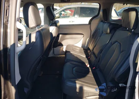 2020 Chrysler Pacifica Touring L z USA, uszkodzony, nr VIN 2C4RC1BG8LR106480